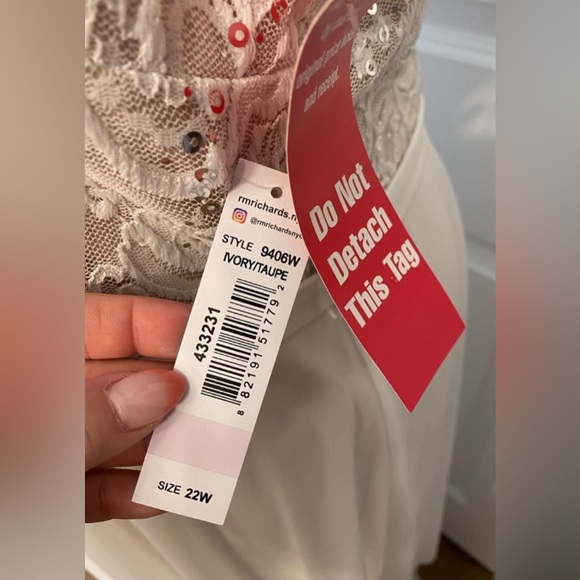 Plus Dress - Picture 9 of 10